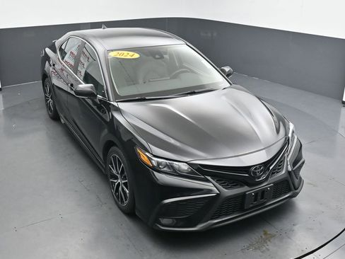 Used 2024 Toyota Camry SE FWD image 28