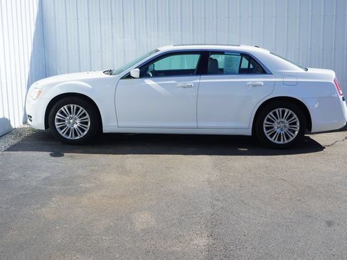 Used 2013 Chrysler 300 AWD w/ Driver Convenience Group image 3