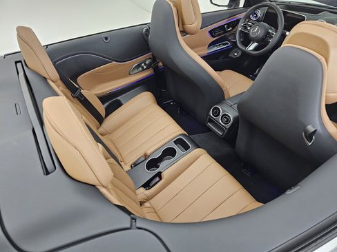 Used 2024 Mercedes-Benz CLE 450 4MATIC Cabriolet image 40