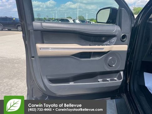 Used 2024 Ford Expedition Limited AWD/4WD image 18