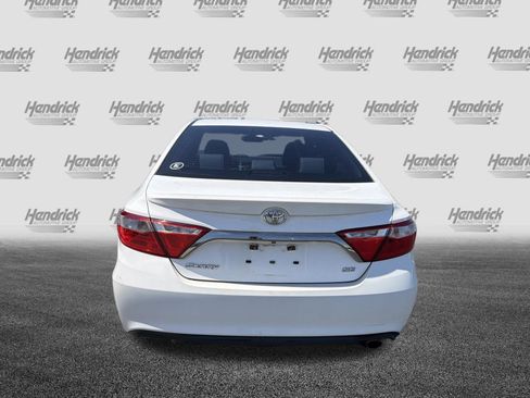 Used 2017 Toyota Camry SE w/ Moonroof Package FWD image 9