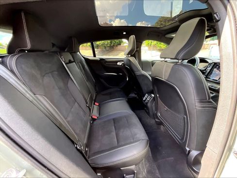 Used 2023 Volvo C40 P8 Recharge Ultimate AWD/4WD image 30