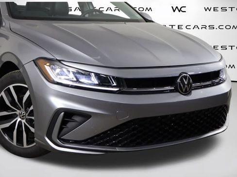 Used 2025 Volkswagen Jetta SE FWD image 43