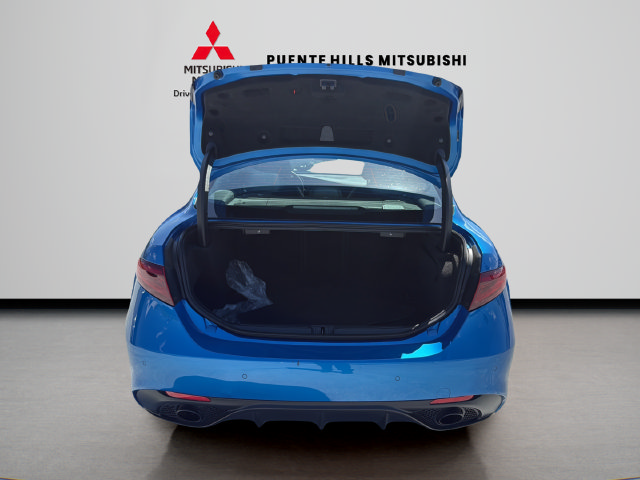 Used 2023 Alfa Romeo Giulia Estrema RWD image 9