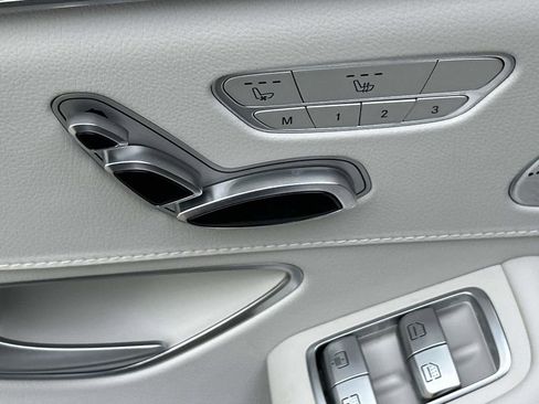 Used 2017 Mercedes-Benz S 550 Sedan image 21