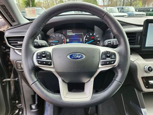 Certified 2022 Ford Explorer XLT w/ Equipment Group 202A AWD/4WD image 30