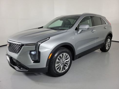 Certified 2024 Cadillac XT4 Premium Luxury image 2