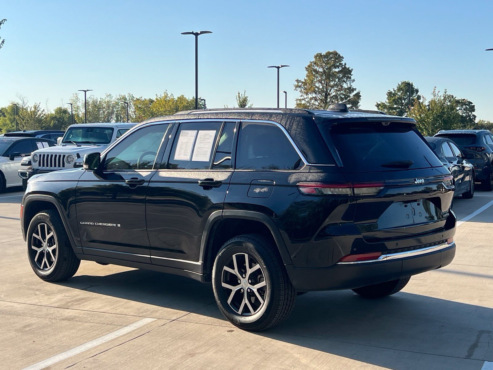 Used 2023 Jeep Grand Cherokee Limited w/ Luxury Tech Group II RWD image 22