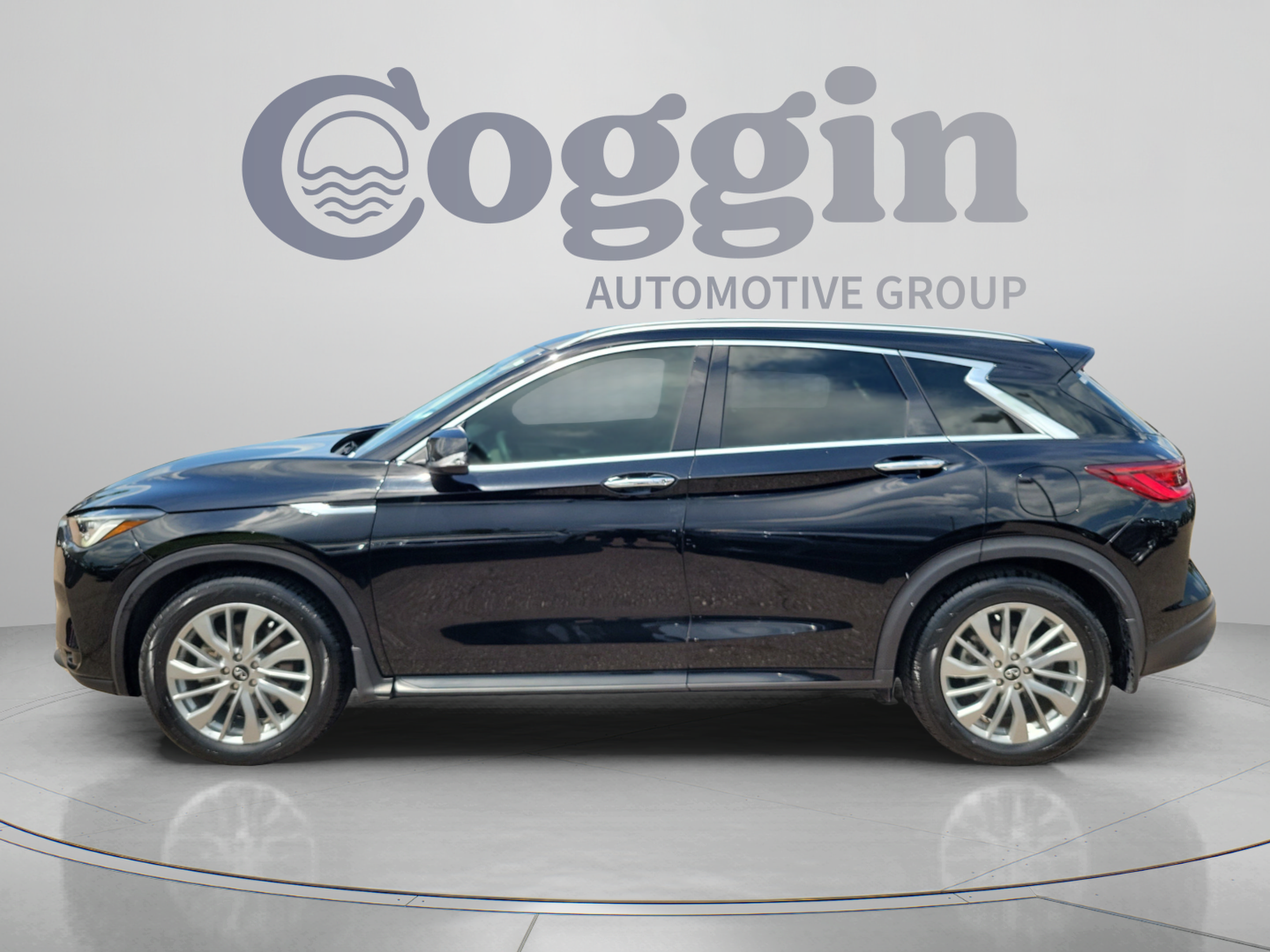 Used 2023 INFINITI QX50 Luxe FWD image 2