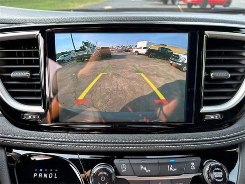 New 2025 Chrysler Pacifica Select image 30