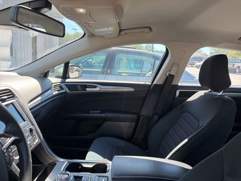 Used 2020 Ford Fusion SE FWD image 23