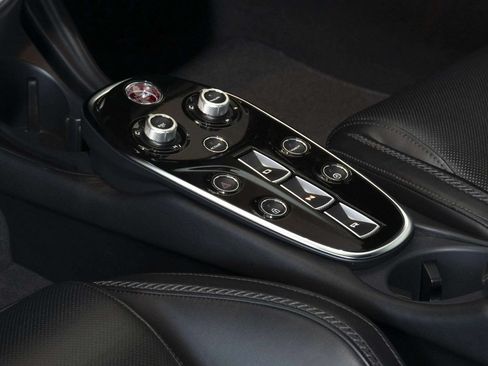 Used 2022 McLaren GT RWD image 27