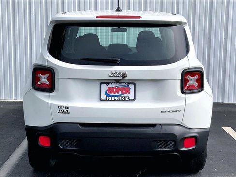 Used 2017 Jeep Renegade Sport w/ Power & Air Group FWD image 4
