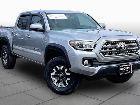 Certified 2017 Toyota Tacoma TRD Off-Road w/ Tow Package (A/T) AWD/4WD image 3