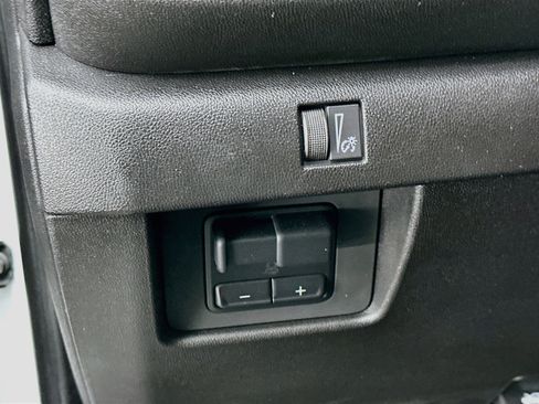 Used 2025 Chevrolet Colorado Trail Boss w/ LPO, Tailgate Decal Package AWD/4WD image 17