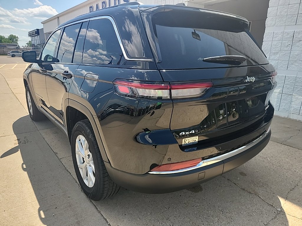 Used 2023 Jeep Grand Cherokee Limited AWD/4WD image 6