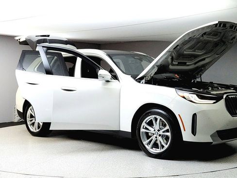 Used 2025 BMW X3 xDrive30i w/ Premium Package image 9