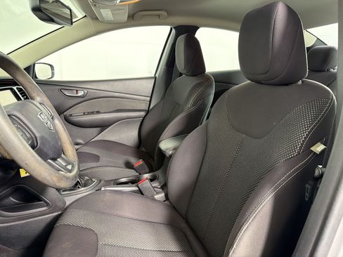 Used 2014 Dodge Dart SXT FWD image 4