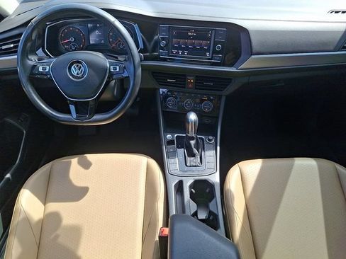 Used 2019 Volkswagen Jetta SE w/ Cold Weather Package FWD image 15