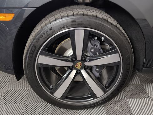 Certified 2025 Porsche Macan image 14