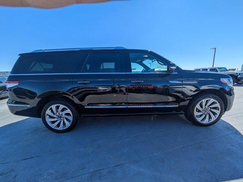 Used 2023 Lincoln Navigator L Reserve image 2