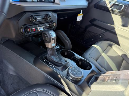 New 2025 Ford Bronco Outer Banks w/ Sasquatch Package image 13