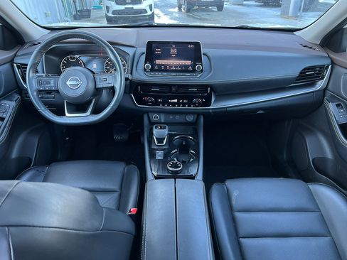 Used 2023 Nissan Rogue SV w/ SV Premium Package image 32