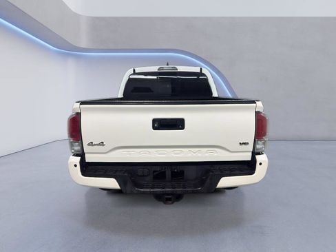 Used 2018 Toyota Tacoma Limited AWD/4WD image 5