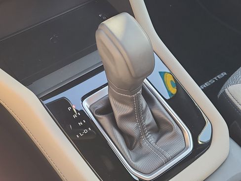 Used 2025 Subaru Forester Premium image 31