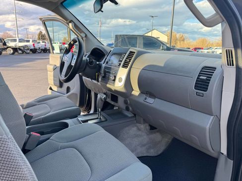 Used 2015 Nissan Frontier SV image 28