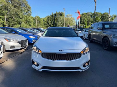 Used 2017 Kia Cadenza Premium w/ Luxury Package FWD image 2