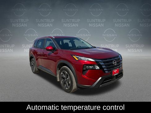 Used 2025 Nissan Rogue SV w/ SV Premium Package FWD image 10