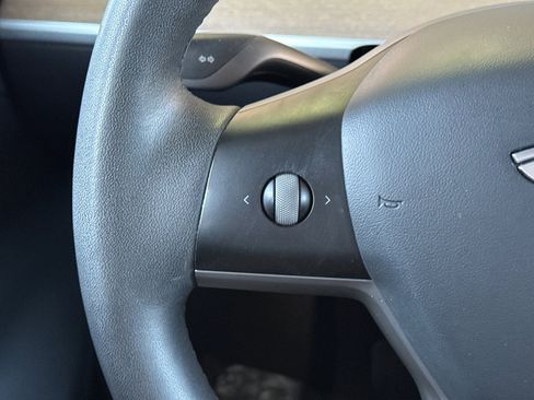 Used 2021 Tesla Model Y Long Range image 30