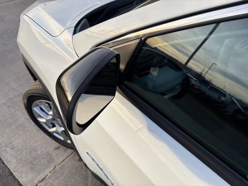 Used 2024 Jeep Compass Latitude image 28