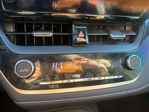 Used 2025 Toyota Corolla SE image 26