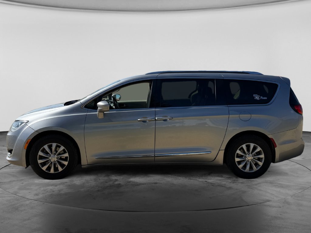 Used 2018 Chrysler Pacifica Touring-L FWD image 4