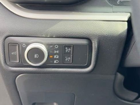 Used 2023 Ford Explorer XLT w/ Equipment Group 202A image 8