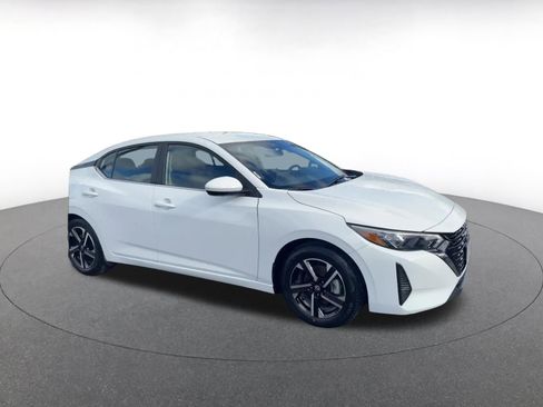 Used 2025 Nissan Sentra SV image 2