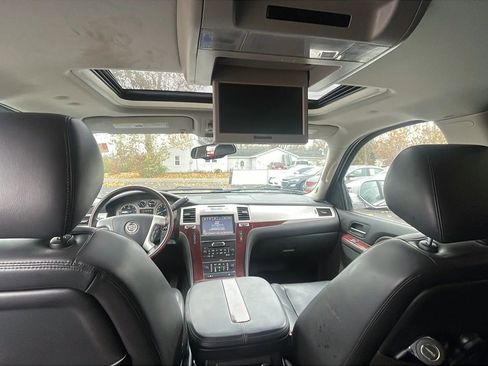 Used 2011 Cadillac Escalade EXT Premium image 20