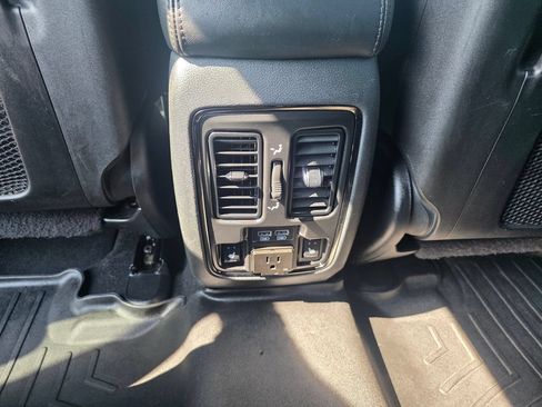 Used 2019 Dodge Durango R/T w/ Technology Group AWD/4WD image 12