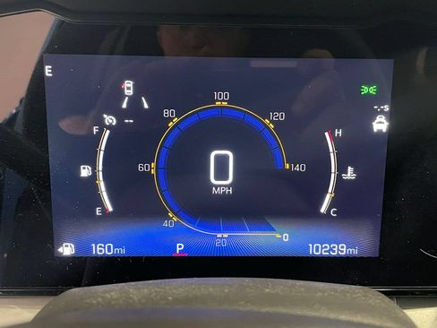 Used 2025 Chevrolet Trax LT FWD image 6