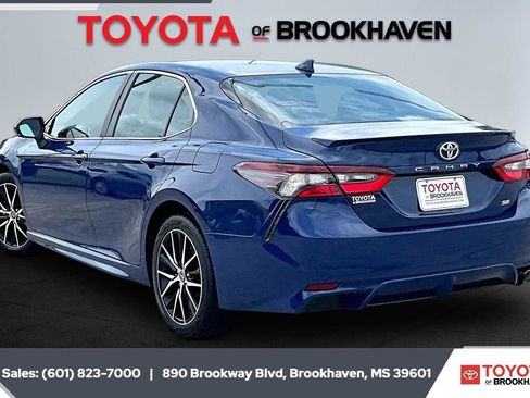 Used 2024 Toyota Camry SE FWD image 2