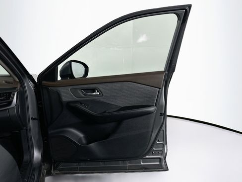 Used 2023 Nissan Rogue SV image 30