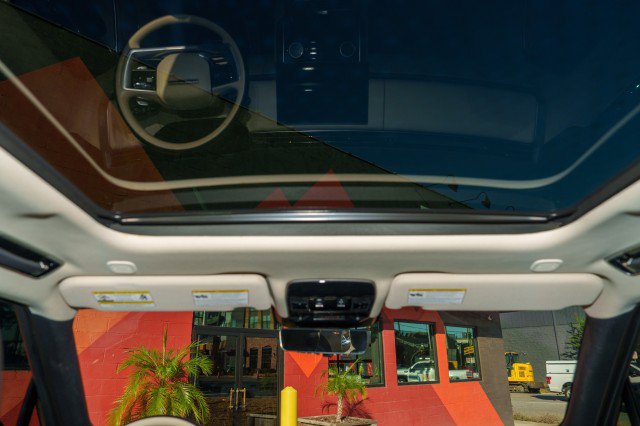 Used 2023 Land Rover Range Rover Long Wheelbase SE AWD/4WD image 18