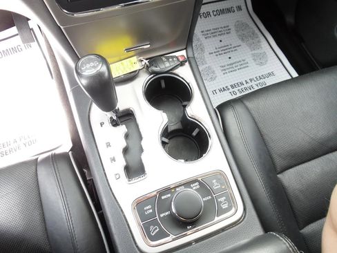 Used 2013 Jeep Grand Cherokee Overland AWD/4WD image 16