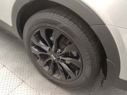 Used 2019 Kia Sorento S FWD image 31