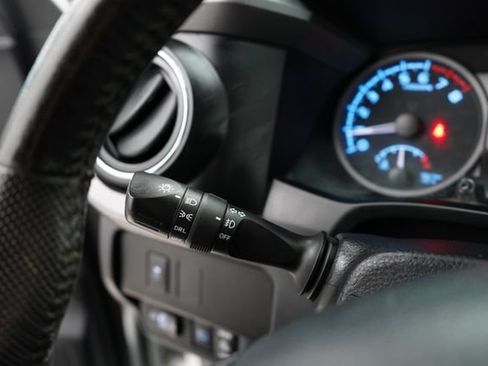 Used 2020 Toyota Tacoma TRD Off-Road w/ Technology Package AWD/4WD image 17