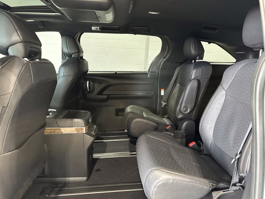 Used 2026 Toyota Sienna Platinum AWD/4WD image 14