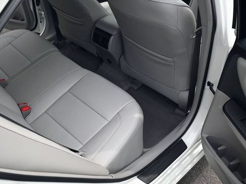 Used 2017 Toyota Camry XLE w/ Moonroof Package FWD image 31