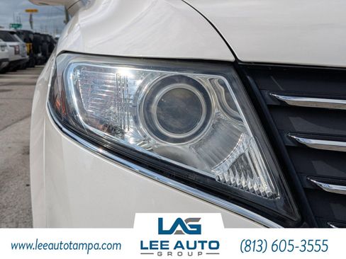 Used 2018 Lincoln MKT AWD image 9